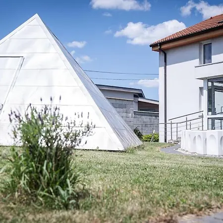 Elisabeth By Pyramid Apartament *