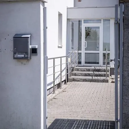 Elisabeth By Pyramid *