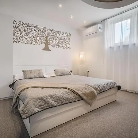 Апартаменти Elisabeth By Pyramid *