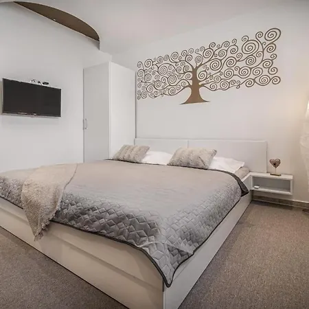 Elisabeth By Pyramid Lägenhet