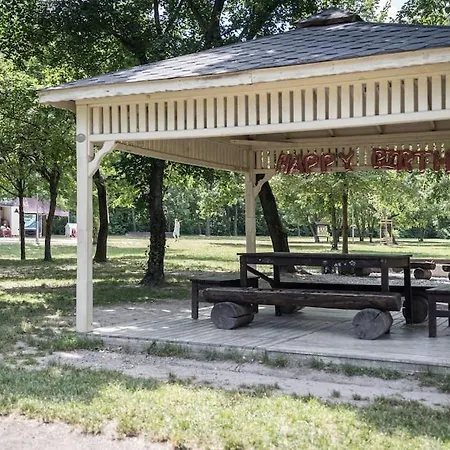 Elisabeth By Pyramid Апартаменти Братислава