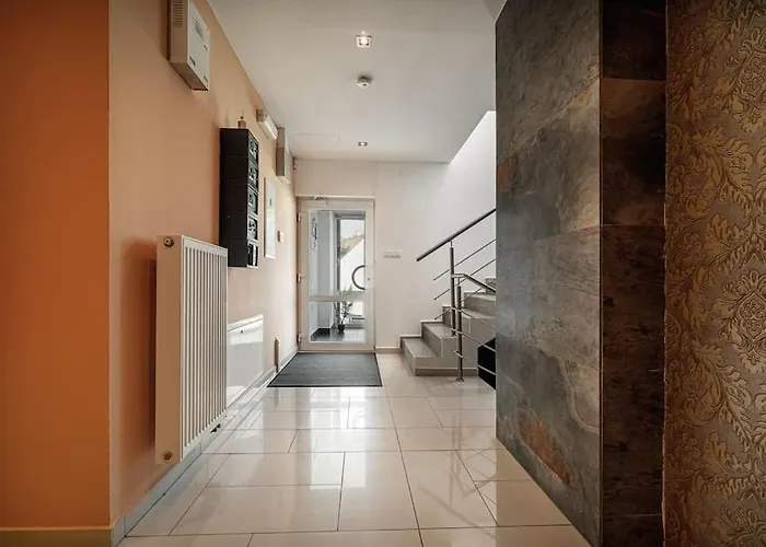 Elisabeth By Pyramid