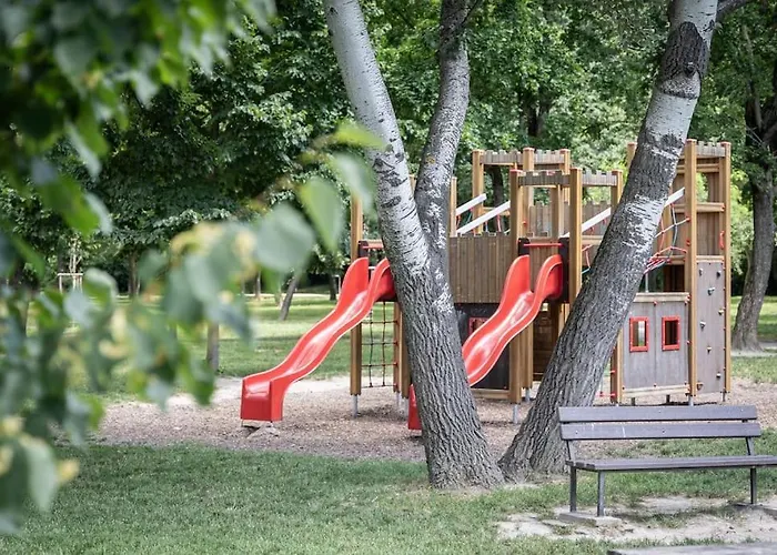 Elisabeth By Pyramid *