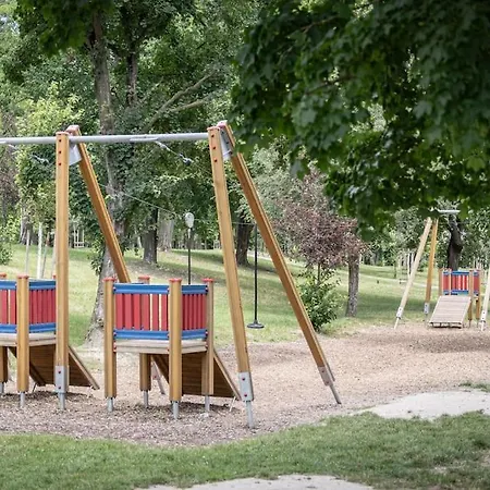 Elisabeth By Pyramid Daire