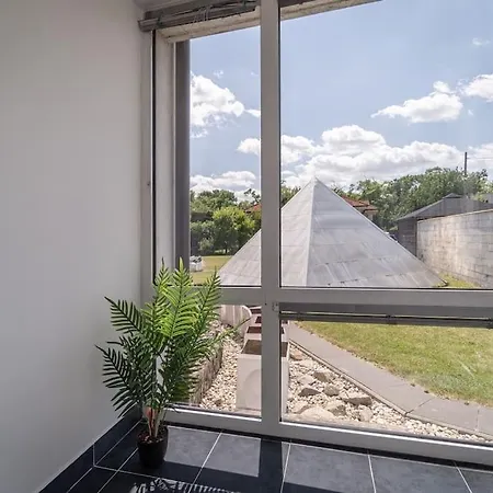 Daire Elisabeth By Pyramid